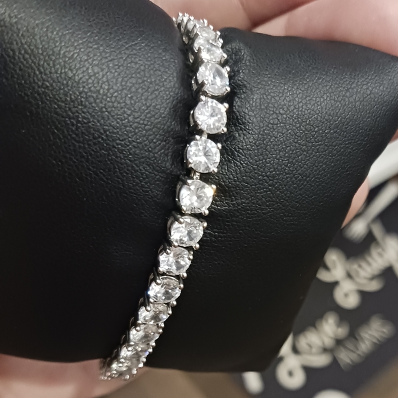 STUNNING 10K WG MOISSANITE TENNIS Bracelet🥰🤩 - Picture 15 of 16
